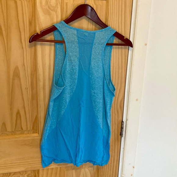 Light fabric racer back tank top - Picture 2 of 5